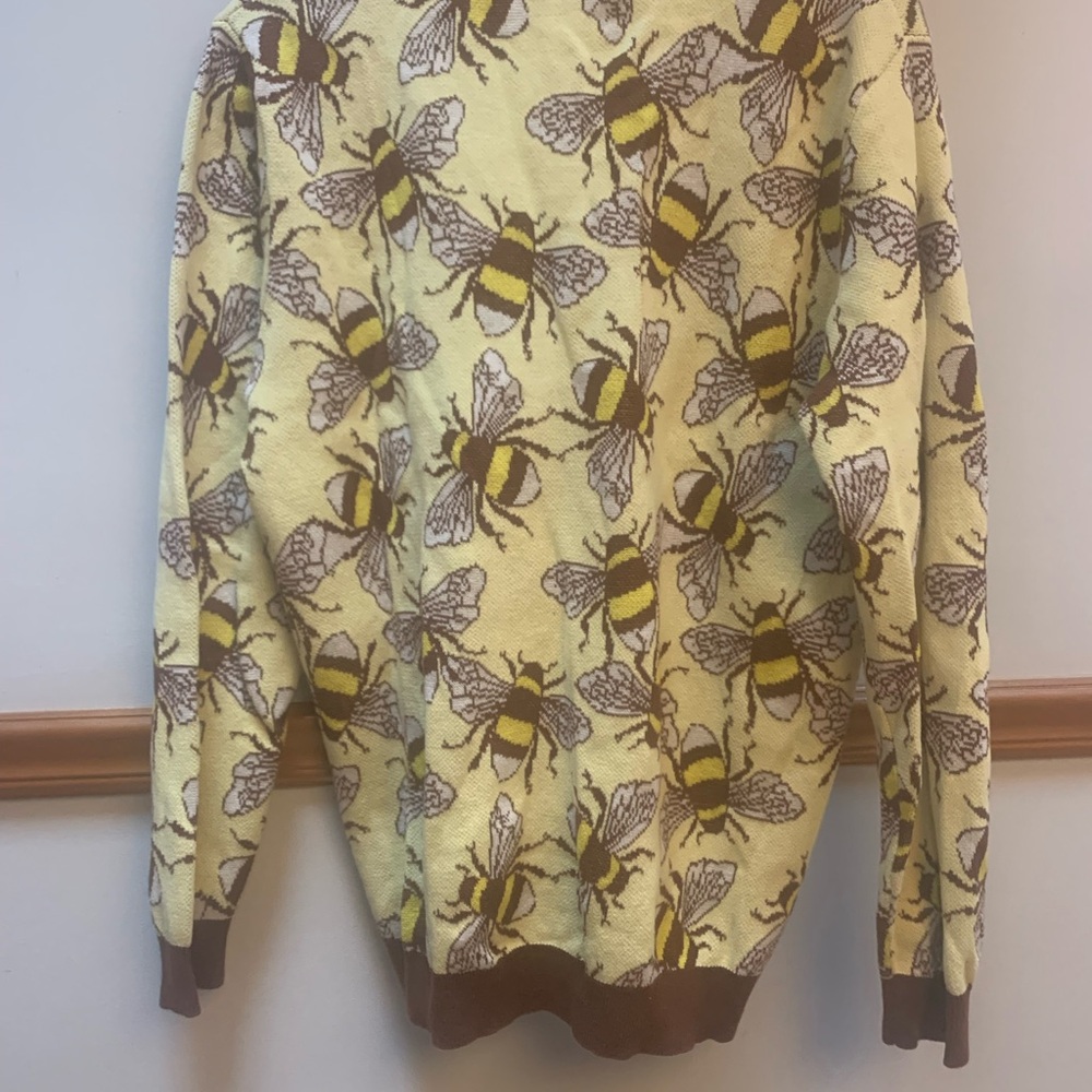 Sleepy Peach Bee Cardigan - Picture 3 of 6